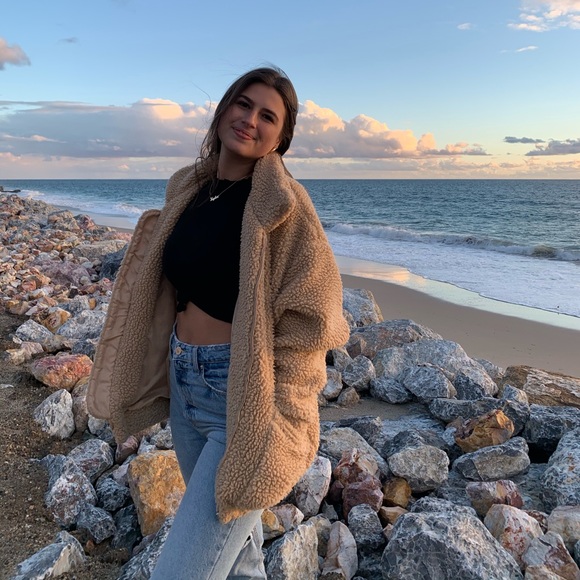 MEET YOUR POSHER - Picture 4 of 6